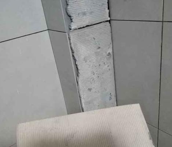 三穗瓷砖空鼓维修公司分享下厨房瓷砖脱落的补救措施。